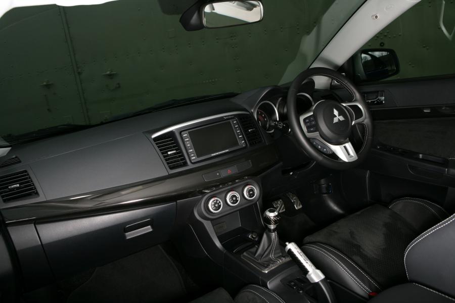  Mitsubishi Lancer Evolution X FQ-400 2009 года  (фото 6 из 64)